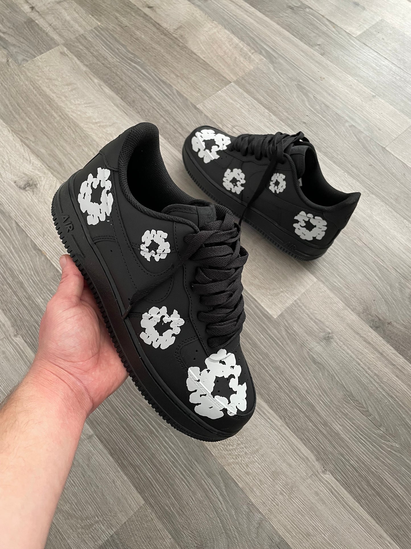 TEAR BLACK